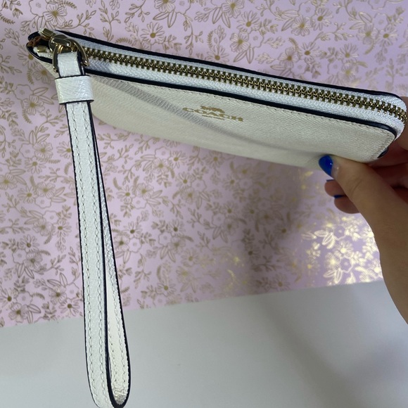 NWT Coach White Clutch F58032 - Picture 9 of 12